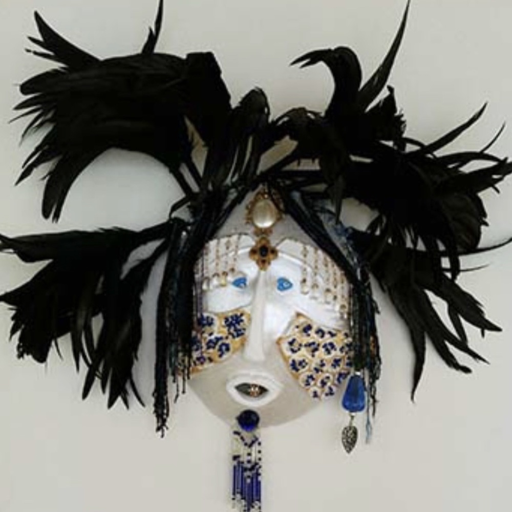 Sculpture-Real raven feathers /Mask